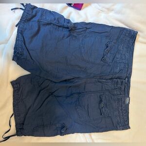 NWT size 14 women’s American Eagle Outfitters Dark Blue Cargo Shorts